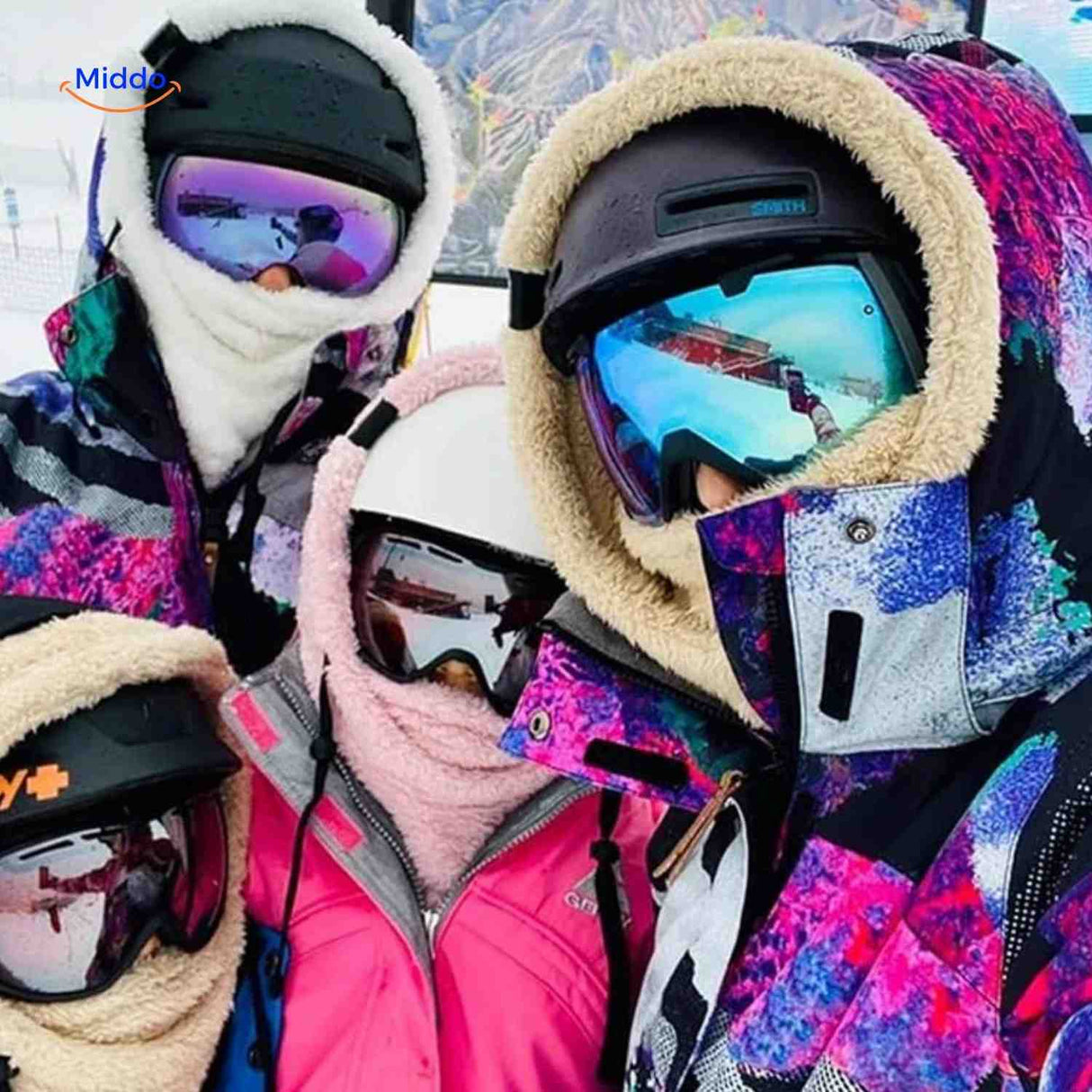 bonnet thermique porté dans la neige lors d'une session ski ou snowboard en montagne