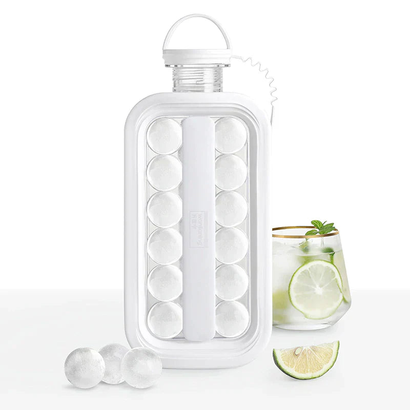 bouteille frostyballs transparente avec boules de glace rondes et boisson au citron vert