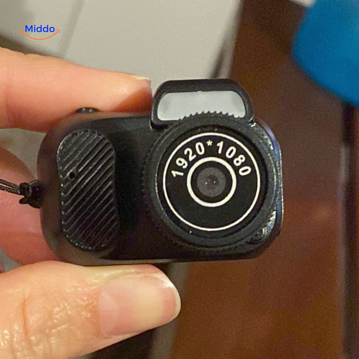 camera hd compacte mettant en avant sa capacité d'enregistrement vidéo full hd 1080p