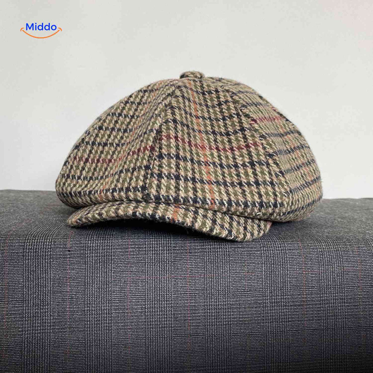 casquette plate en laine à carreaux beige et rouge, coupe rétro classique