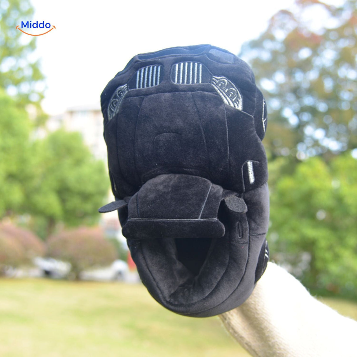 chaussons voiture noir modèle pour la maison, design dynamique et doublure douce