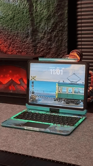 coque iPad clavier rétro éclairé bleu avec design thème train, touches rétroéclairées