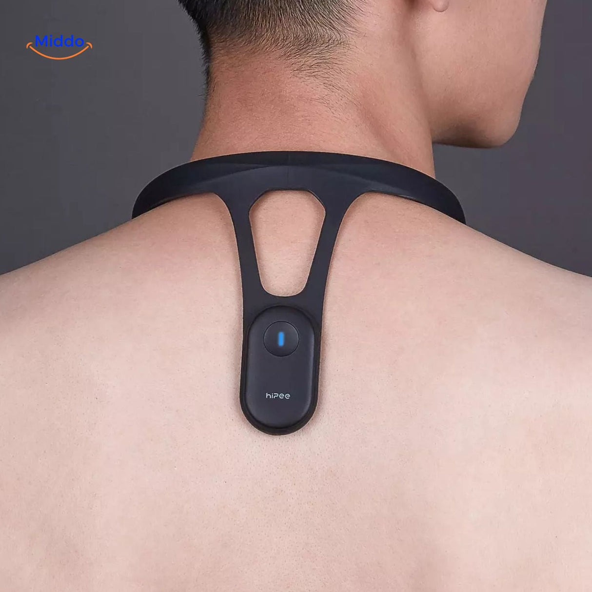 correcteur de posture porté par un utilisateur, vue arrière sur la nuque