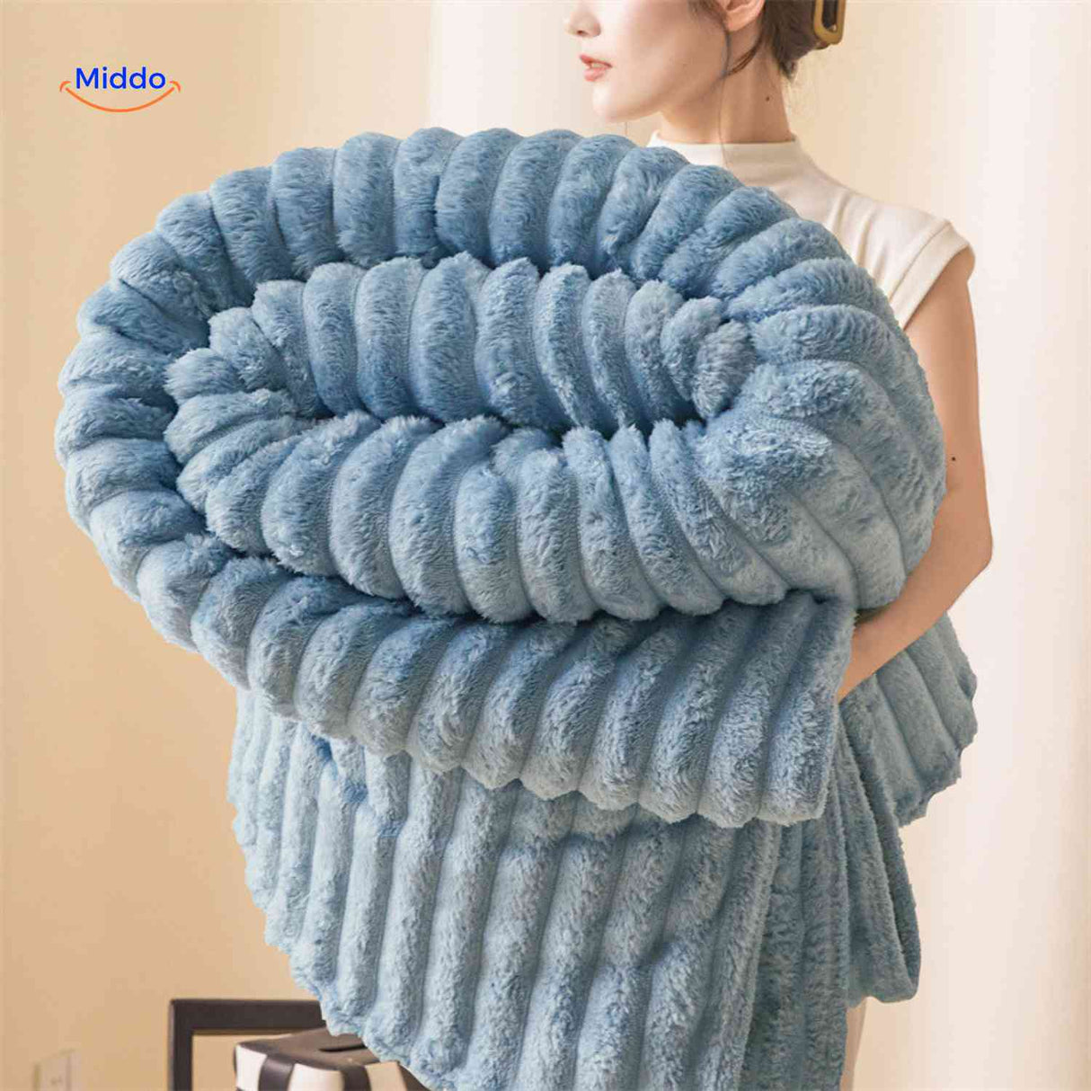 couverture en peluche douce idéale comme cadeau, présentée joliment