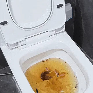 déboucheur turbo 2.0 rangé proprement à côté des toilettes, compact et discret