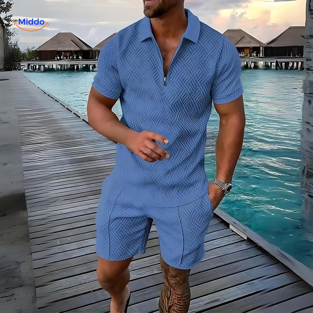 ensemble estival 2 pièces chemise légère et short bleu paon en situation vacances
