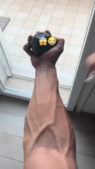 entrainement intensif de la force des mains avec balle de massage GripFlex