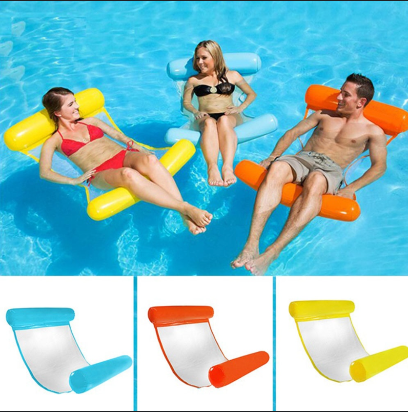 hamac gonflable aquatique en coloris orange, jaune et bleu clair avec des personnes qui se détendent dans une piscine