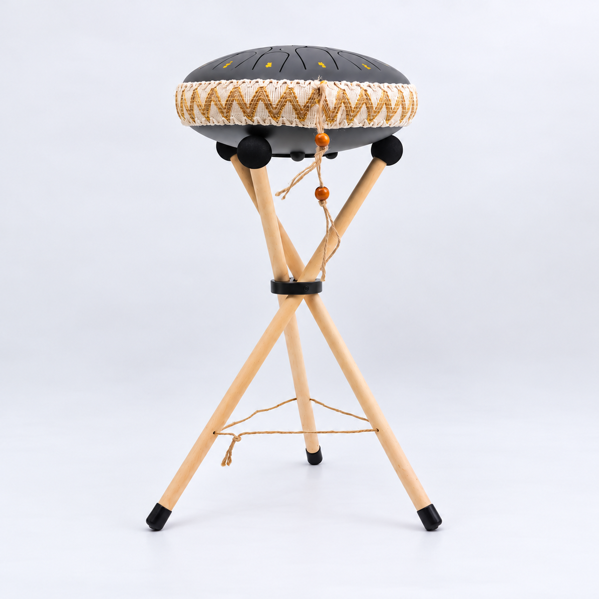 Support en bois Harmonii KlankOase avec grand tambour à titre illustratif, tambour non inclus