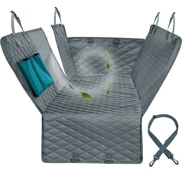housse de protection pour animaux coloris gris avec ceinture de sécurité offerte sur fond blanc