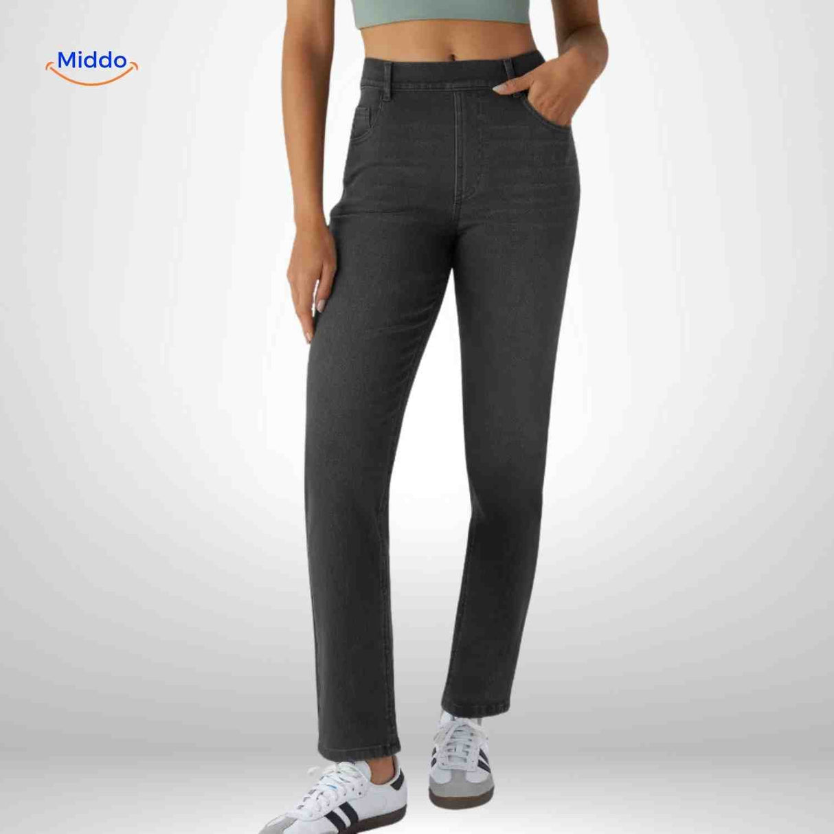 jean skinny femme noir taille haute, coupe moulante et tissu stretch pour un style chic