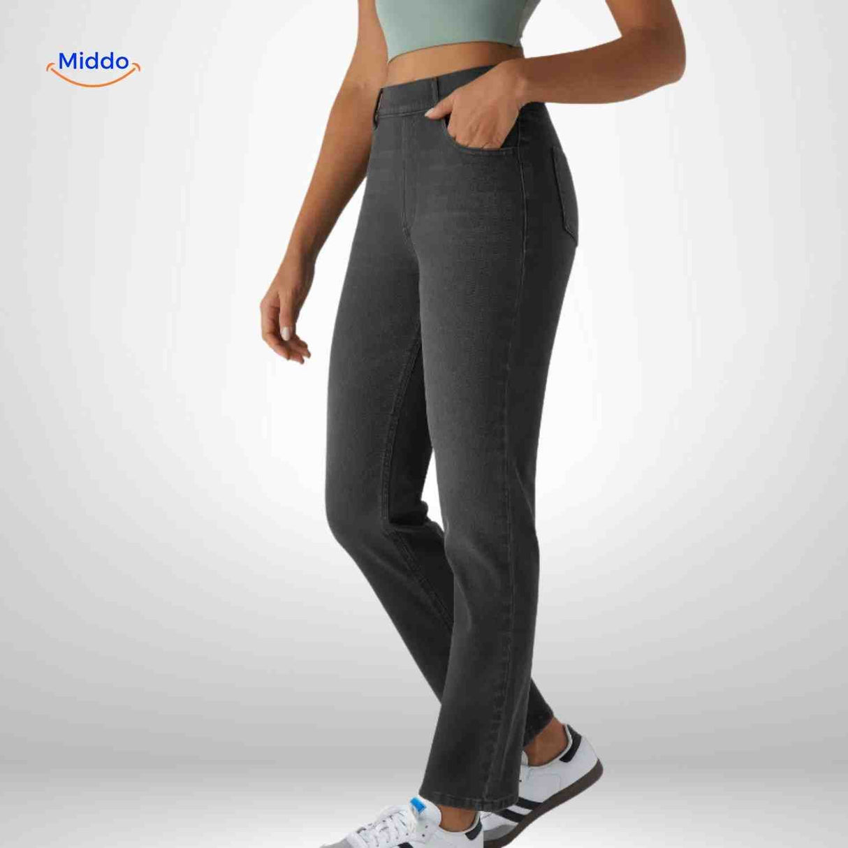 jean skinny stretch femme noir vue de côté, tissu gainant et taille haute pour une silhouette parfaite