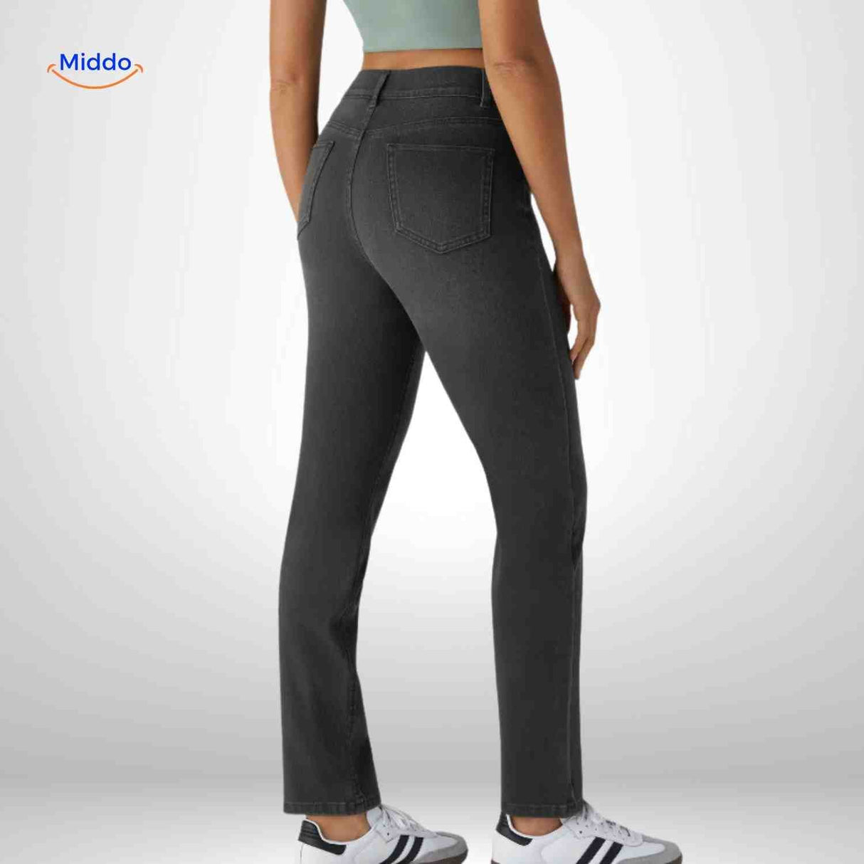 jean slim femme noir vue arrière, coupe flatteuse taille haute et tissu stretch confortable