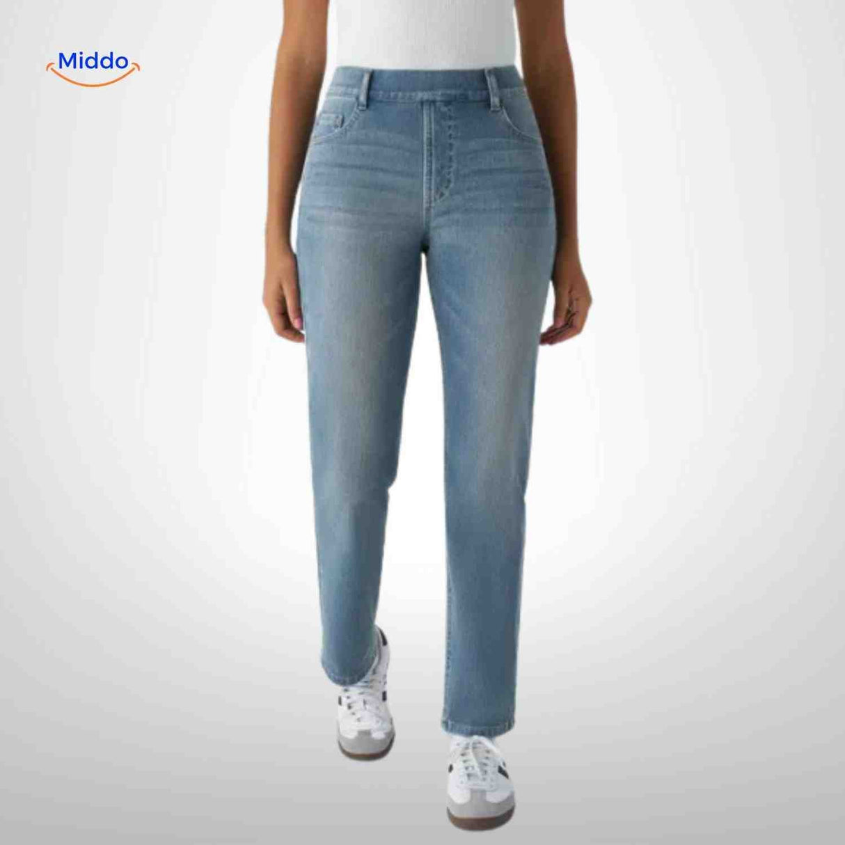 jean femme taille haute denim bleu clair, coupe slim flatteuse et tissu souple pour tous les jours