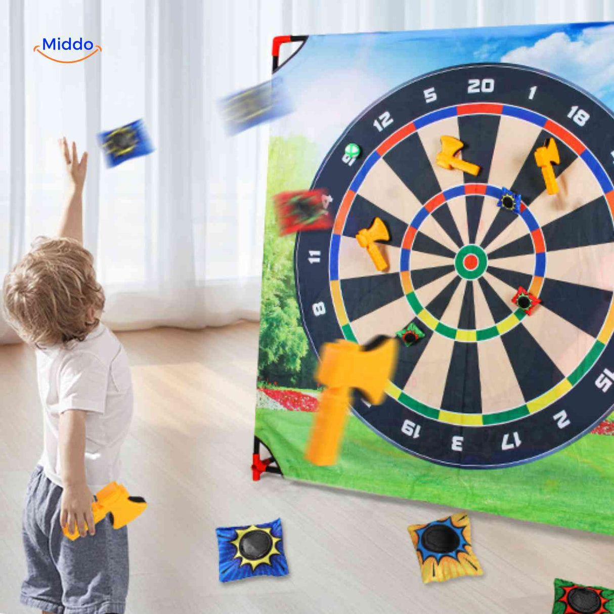 enfants jouant au set de golf avec lancer de balles sur cible type fléchettes