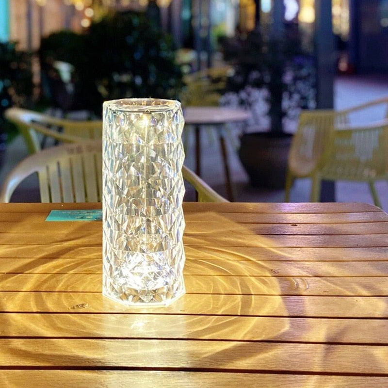 lampe de table en cristal avec effet 3D spectaculaire et design élégant pour la décoration