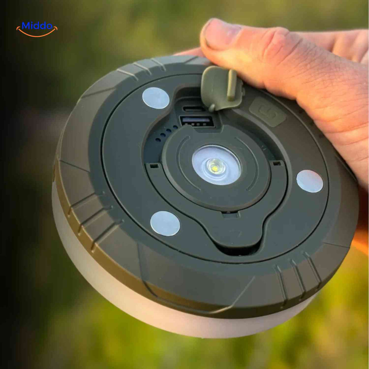 lampe led avec port usb et torche puissante pour recharger vos appareils en exterieur
