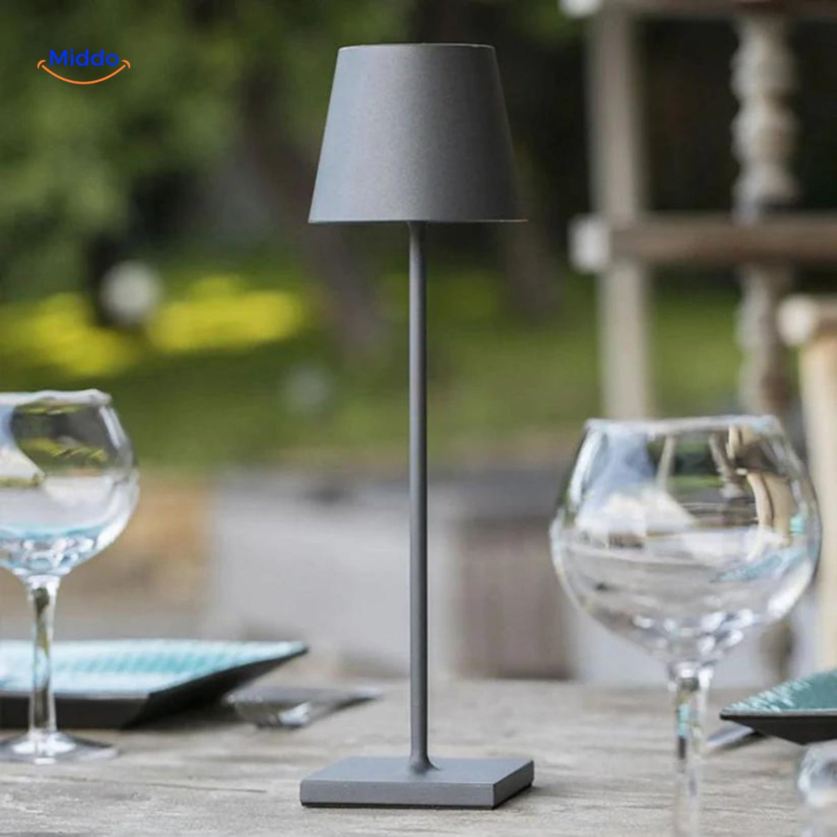 lampe led rechargeable coloris gris, design compact et élégant pour intérieur et extérieur