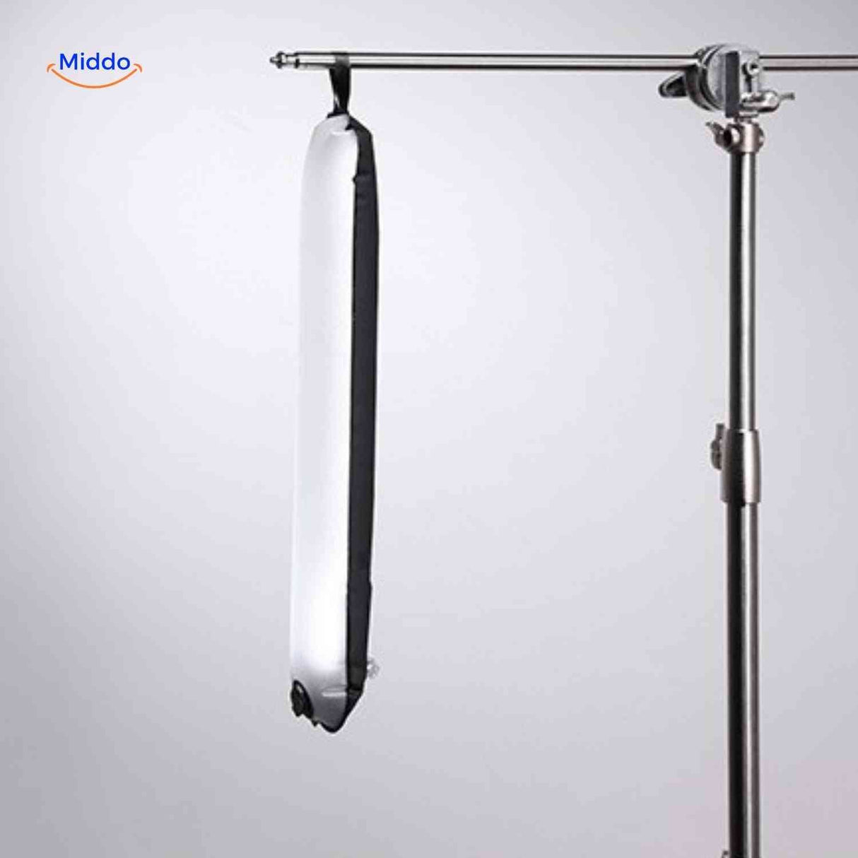lampe LED tube gonflable suspendue sur un trépied pour un éclairage en hauteur