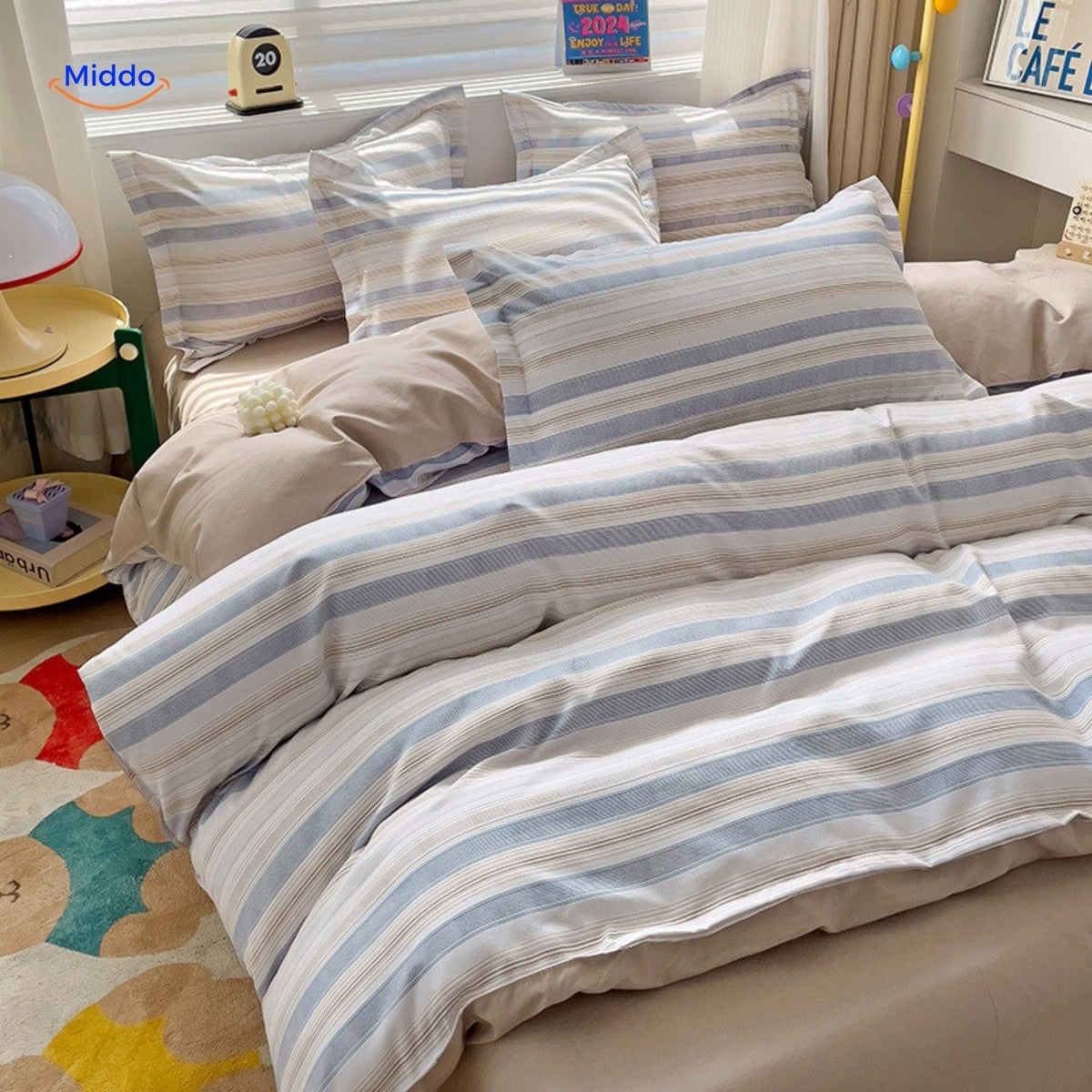 linge de lit bébé set 4 pièces motif rayures bleues et blanches, doux et confortable