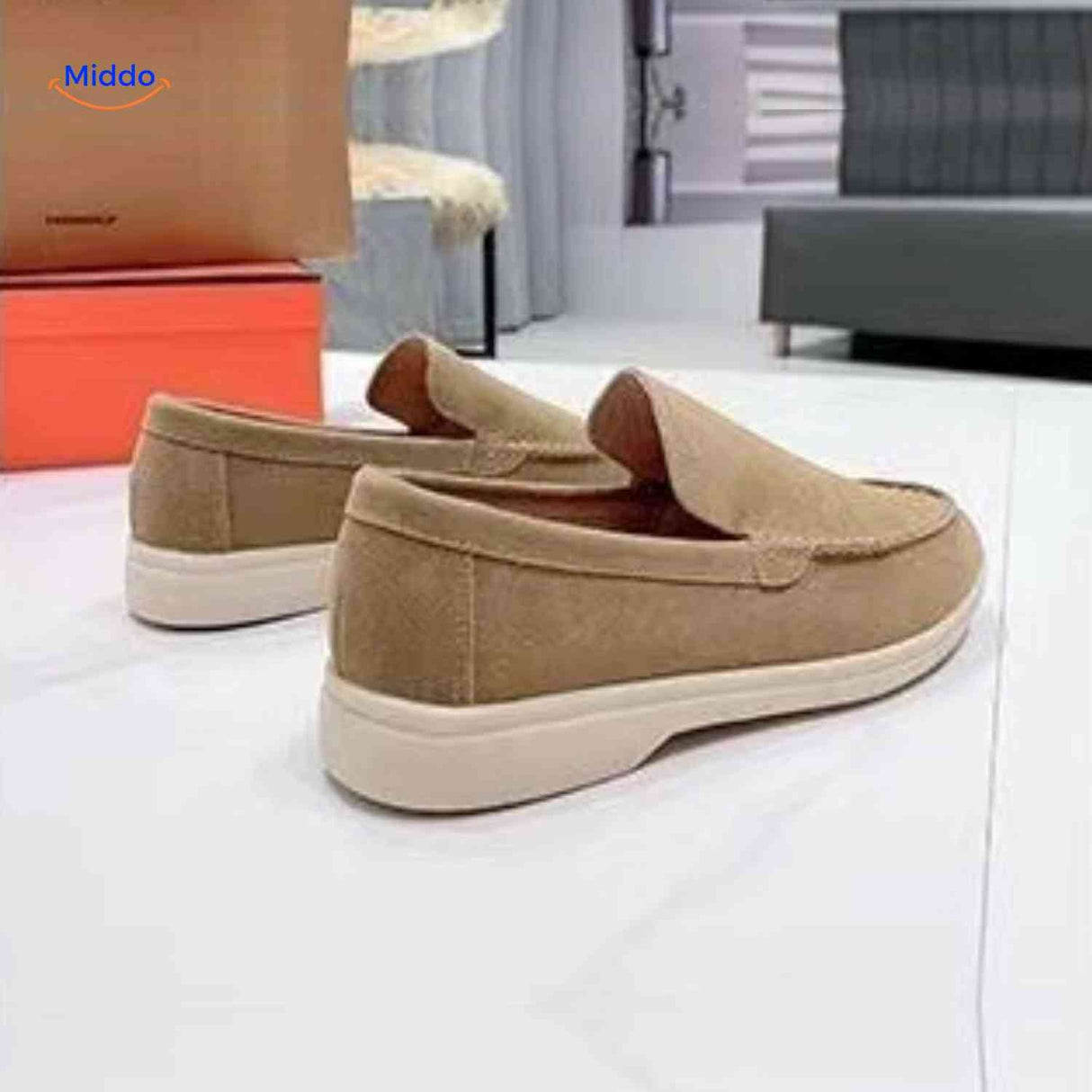 loafers couleur sable en suède avec semelle crème, instep confortable pour homme