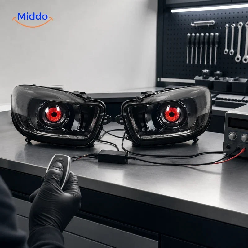 NightStare décoration LED pour optiques de phare: optiques avec modules oculaires rouges sur un établi.