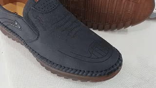 mocassins noirs slip-on en cuir, design confort et élégance casual pour homme