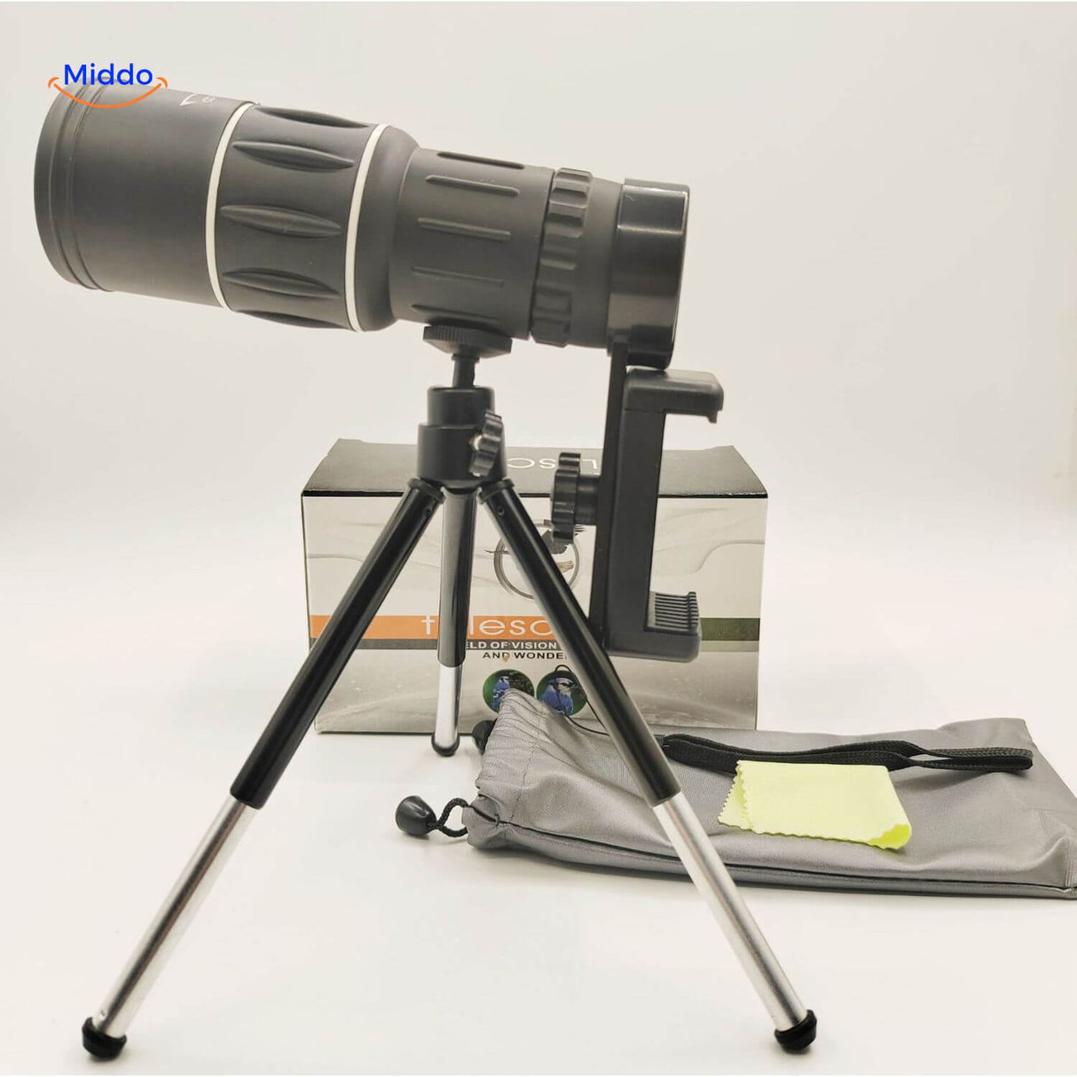 monoculaire couplé au smartphone sur tripod pour prendre des photos nettes de sujets éloignés