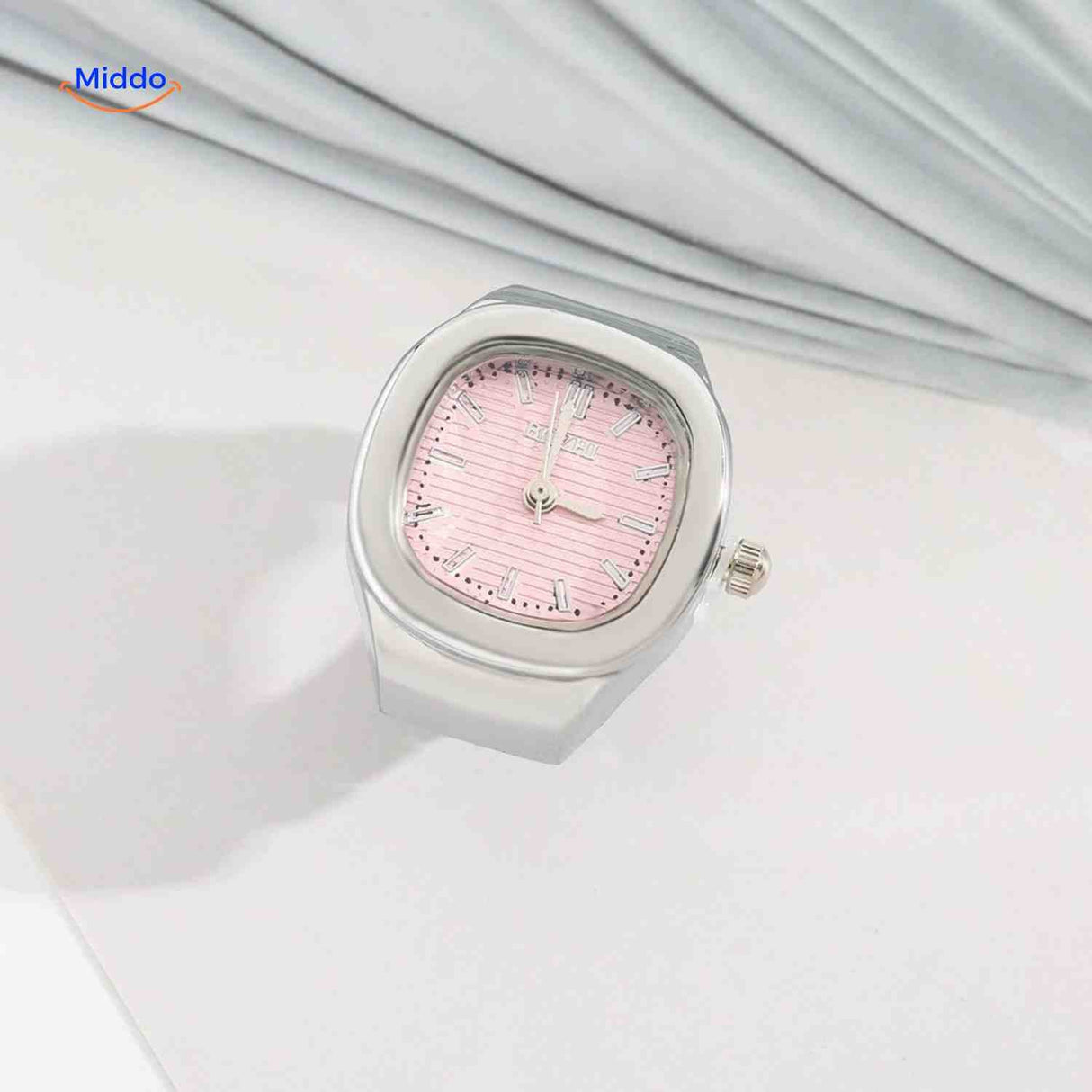 montre-bague argent avec cadran rose, accessoire féminin et élégant