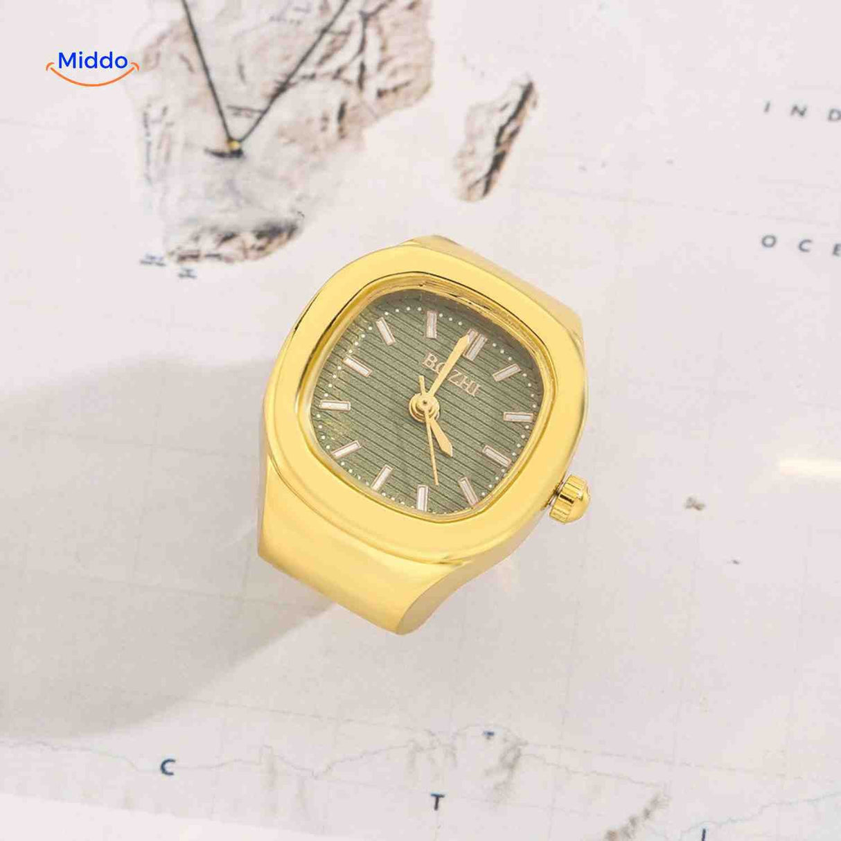 montre-bague en or avec cadran vert, accessoire mode original et coloré