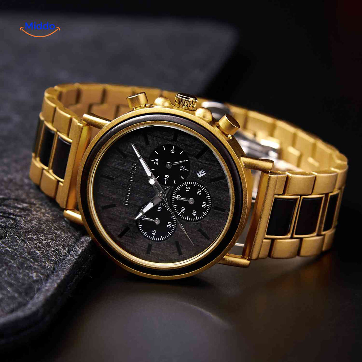 montre en bois luxe chronographe, photo produit sur fond épuré mettant en valeur le cadran