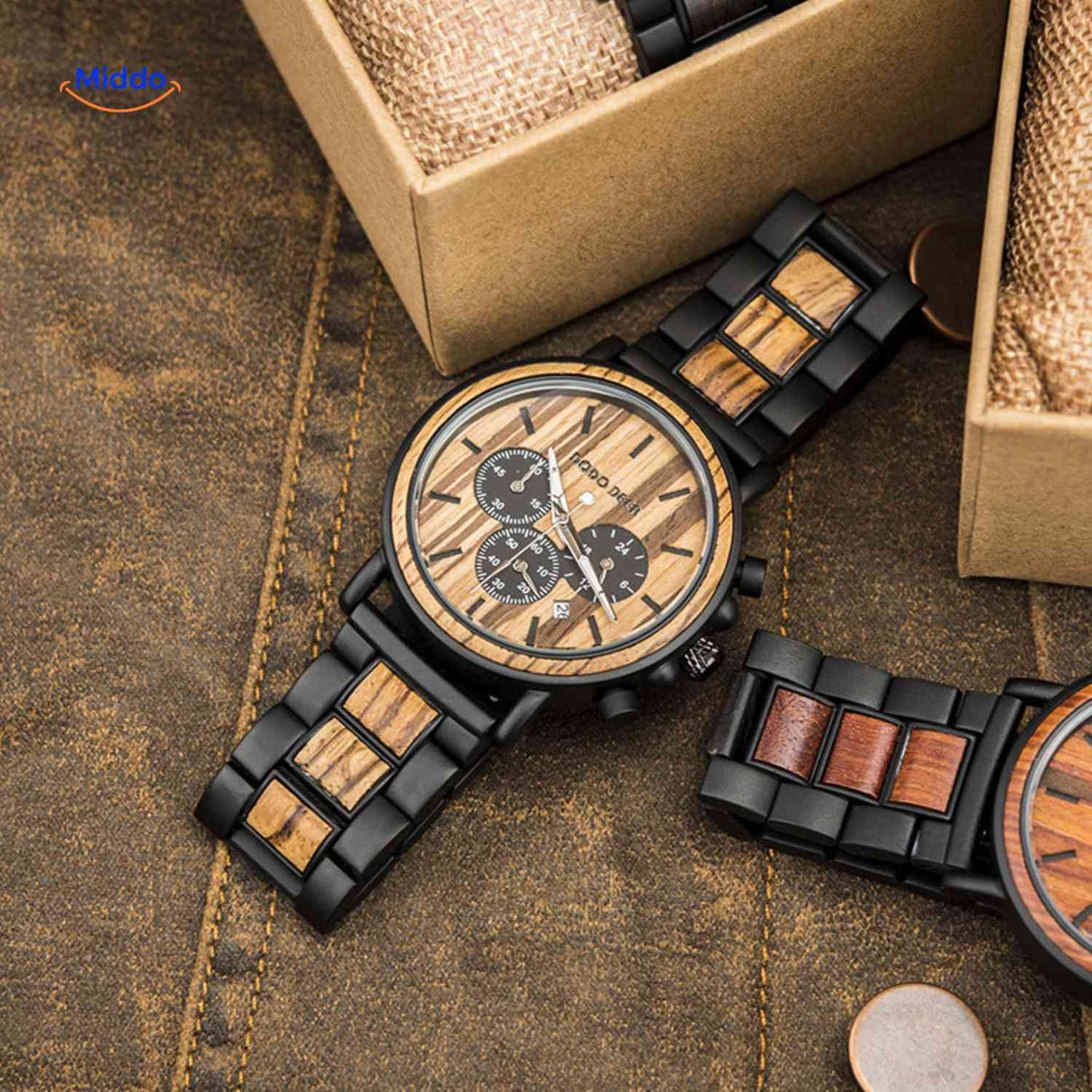 montre en bois chronographe avec veinure claire, grain de bois naturel visible sur le cadran