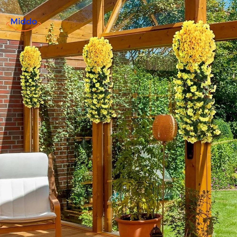 orchidées artificielles jaunes fixées devant une haie de jardin, couleur vive toute saison