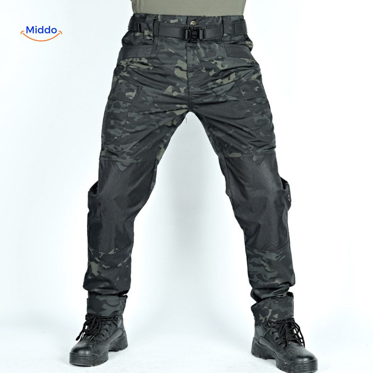 pantalon tactique noir camouflage, coupe robuste et fonctionnelle pour l'aventure