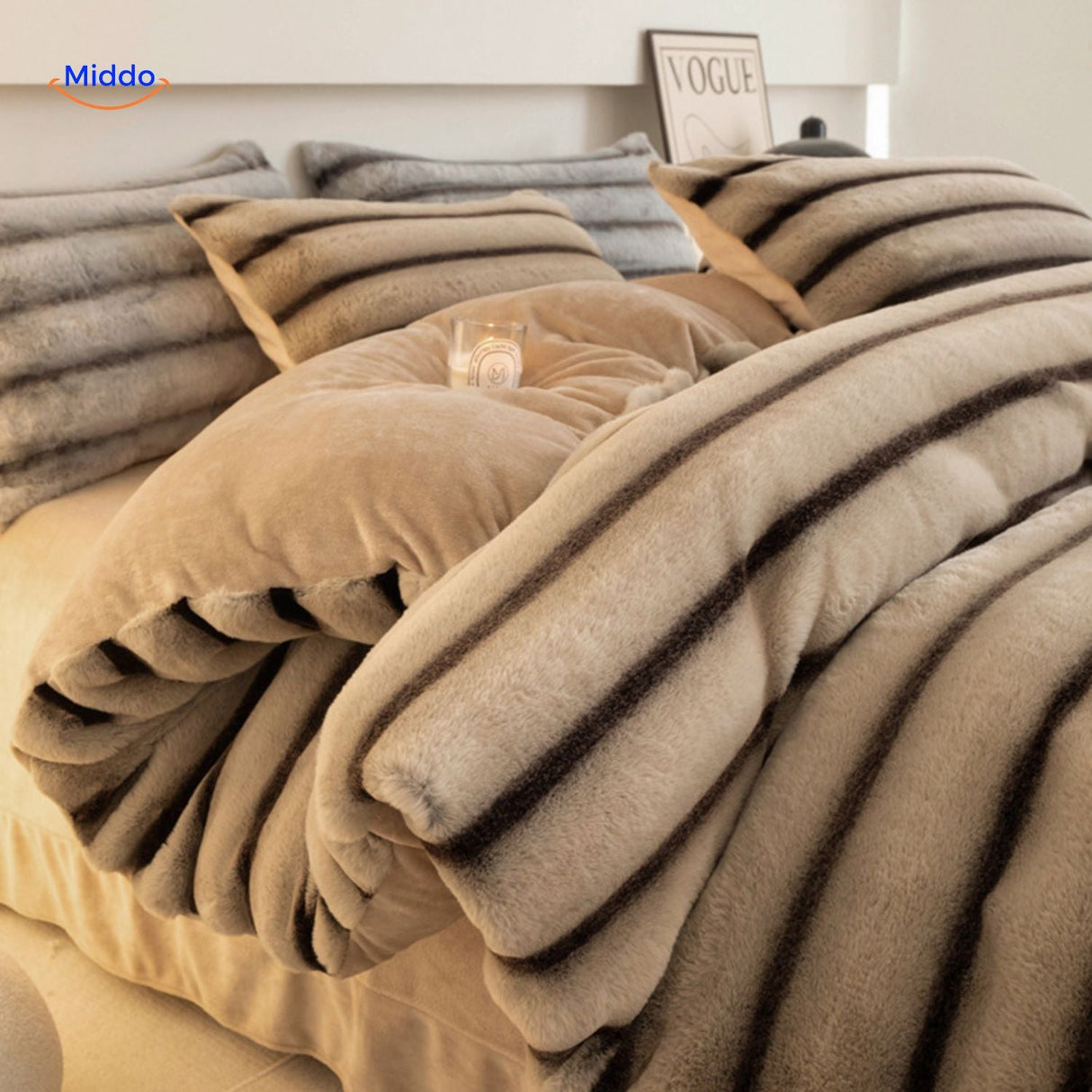 parure de lit en peluche beige avec motif rayures pour un style douillet et moderne