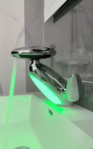 robinet extensible chrome avec éclairage LED vert monté sur plan vasque