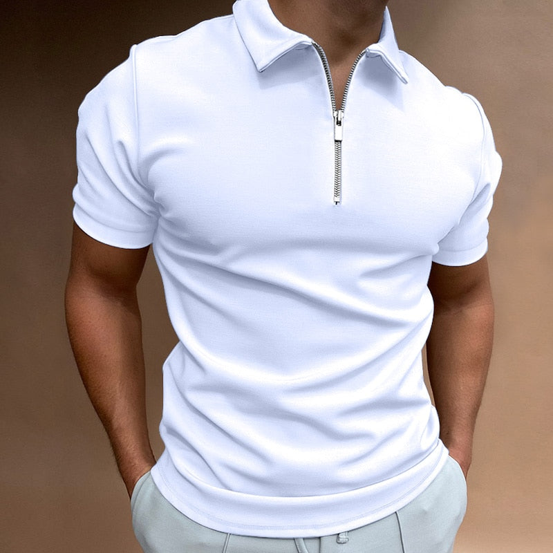 homme en polo avec fermeture éclair blanc coupe confortable et look impeccable