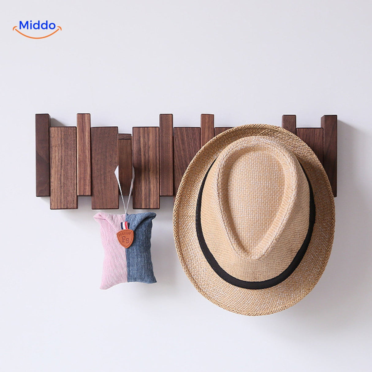 porte-manteaux piano artisanal en bois pour accrocher chapeaux et sacs avec style