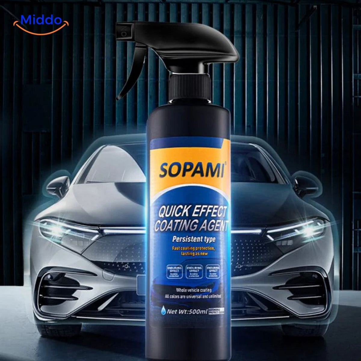 Flacon pulvérisateur Sopami™ de 500 ml à côté d’une voiture