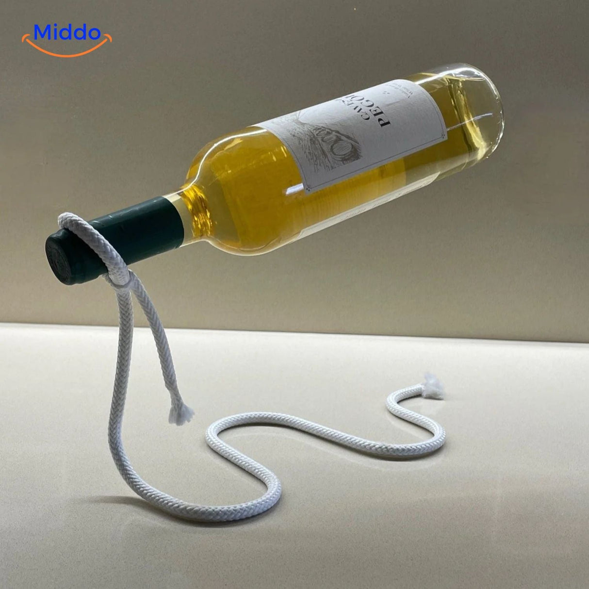 support bouteille de vin sur corde, présentation décorative originale en intérieur