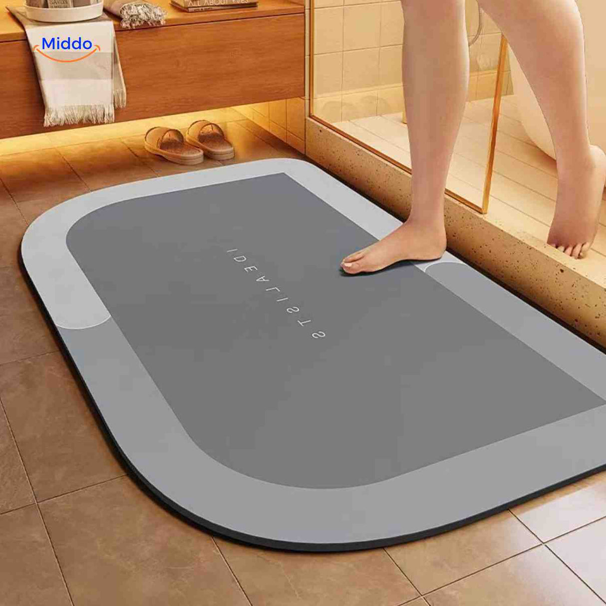 tapis de bain demi-rond bleu-gris retourné, envers antidérapant visible