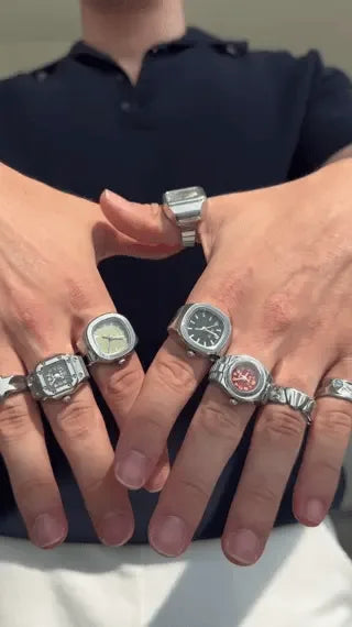 collection de montres-bagues en plusieurs designs et coloris disponibles