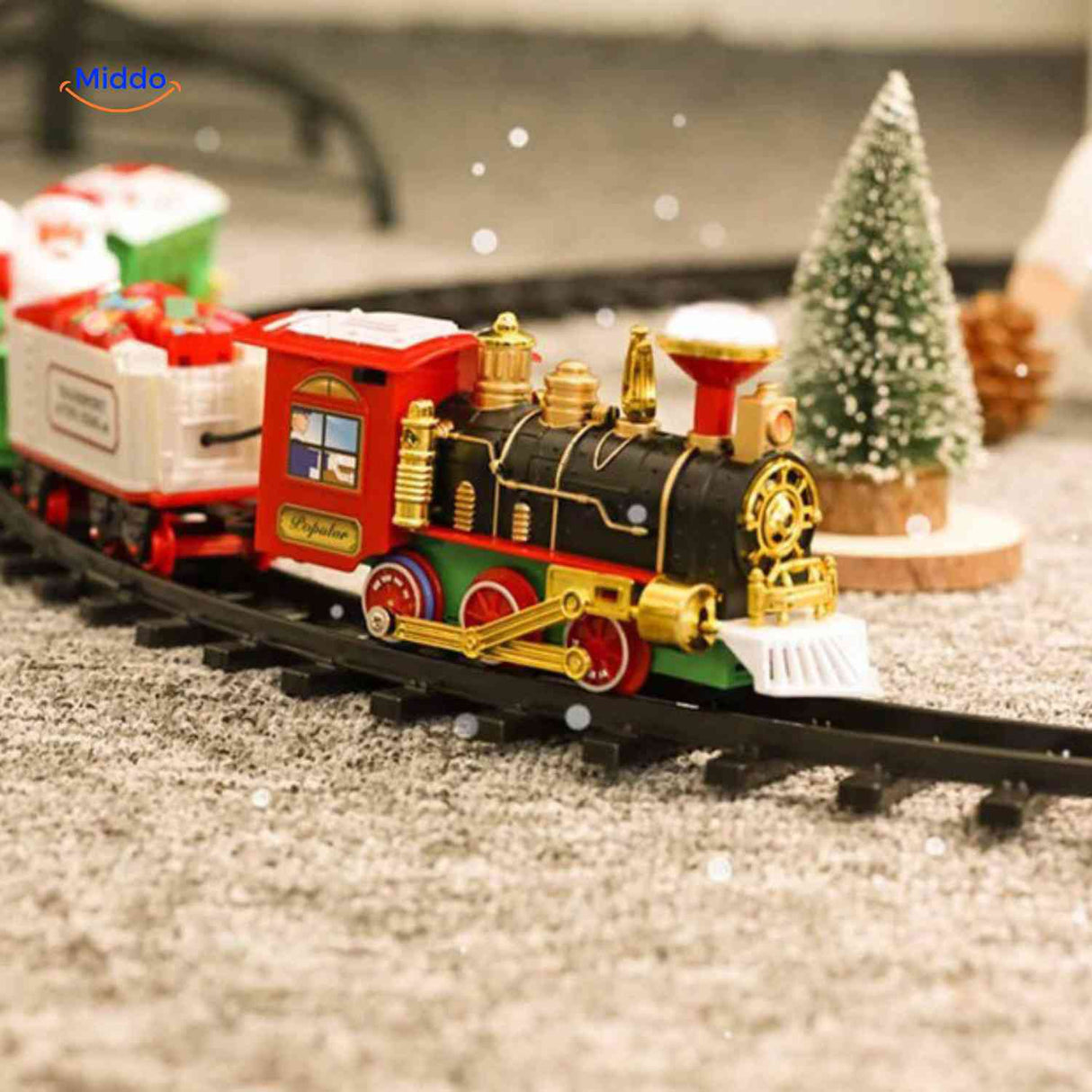 train de noël sur voie avec petits décors de noël miniatures disposés autour
