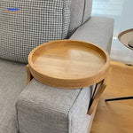 ComfyGrip Sofatafel sur un dossier de canapé bleu middo