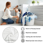 CozyFleece-Het-Pluche-Woldeken-Wasbaar-www.middo.nlVrouw slaapt comfortabel onder CozyFleece pluche woldeken