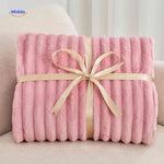 Fluffina Dekentje romige pluche cadeaudeken www.middo.nl
