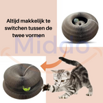 Kat speelt en wisselt tussen de verschillende standen van de Kattenscratcher