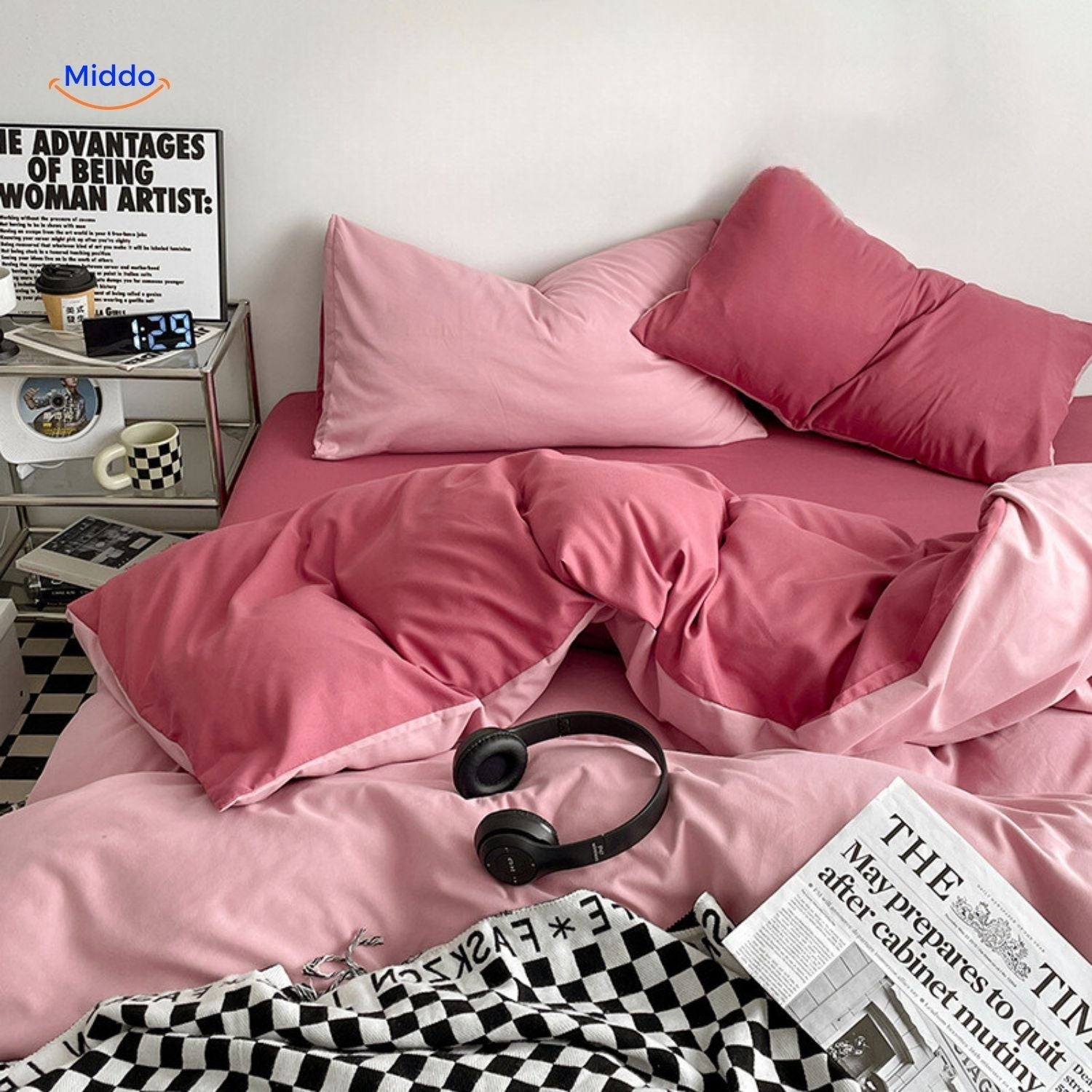 SleepNest Ensemble Confort bleu clair set de sommeil sur un lit confortable middo