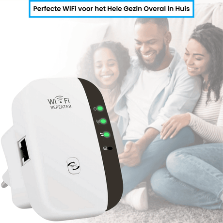 famille utilisant l'amplificateur wifi dans le salon pour une meilleure connexion internet