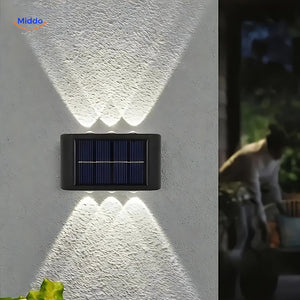 lampe solaire double tête installée sur mur extérieur pour éclairer jardin, allée ou terrasse